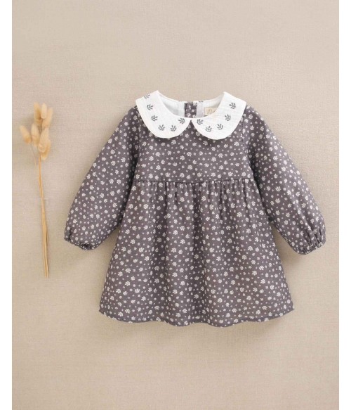 Vestido gris oscuro con...