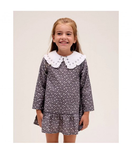 Vestido gris oscuro con...