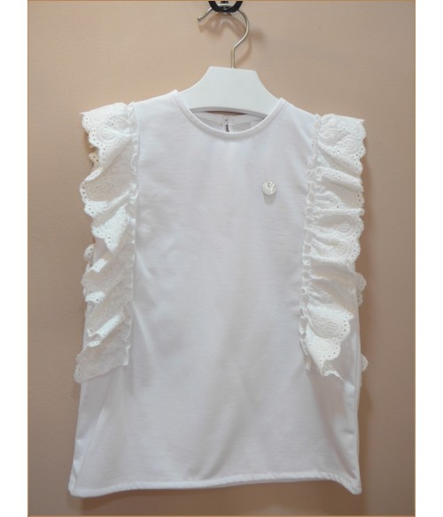 Camiseta blanca con puntilla