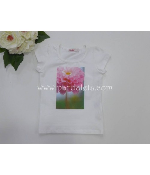 Camiseta rosa y flor