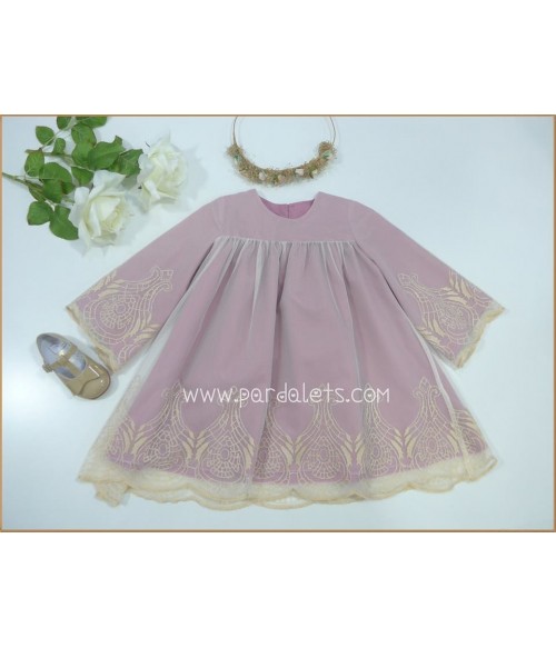 Vestdio rosa empolvado y tul bordado dorado